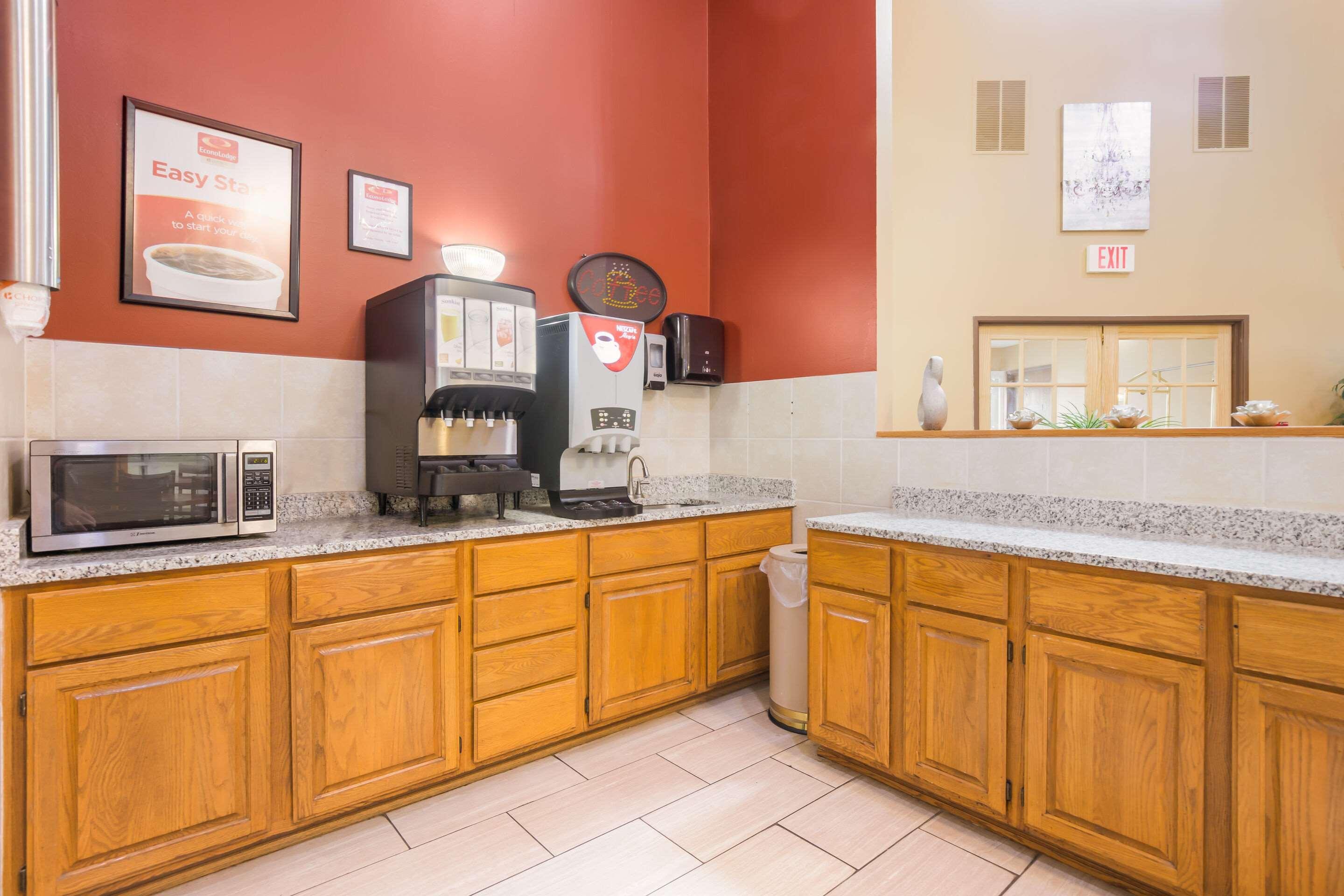 Lodge Econo Lake Mills