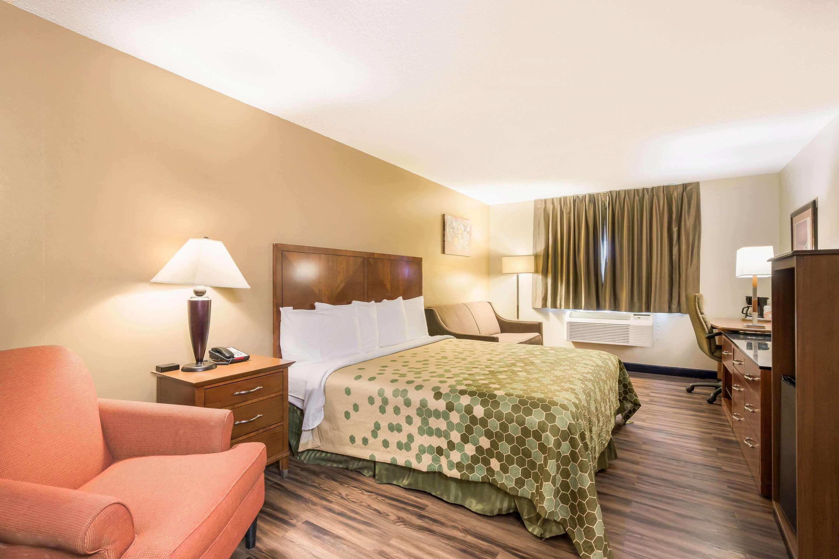 Econo Lodge *