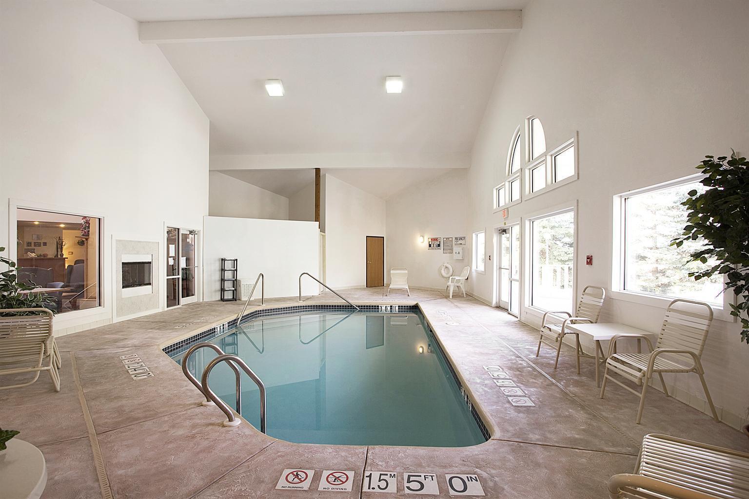 Lodge Econo Lake Mills