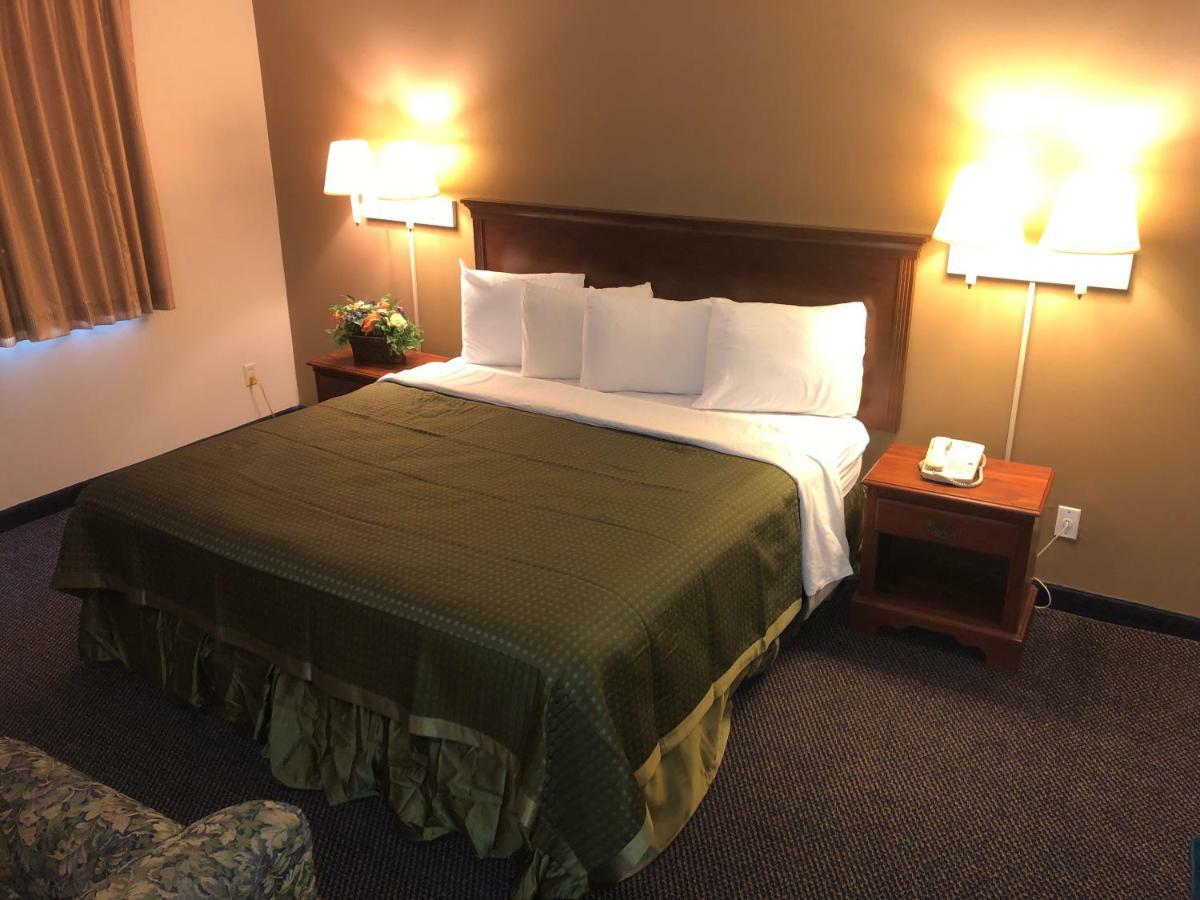 Econo Lodge *